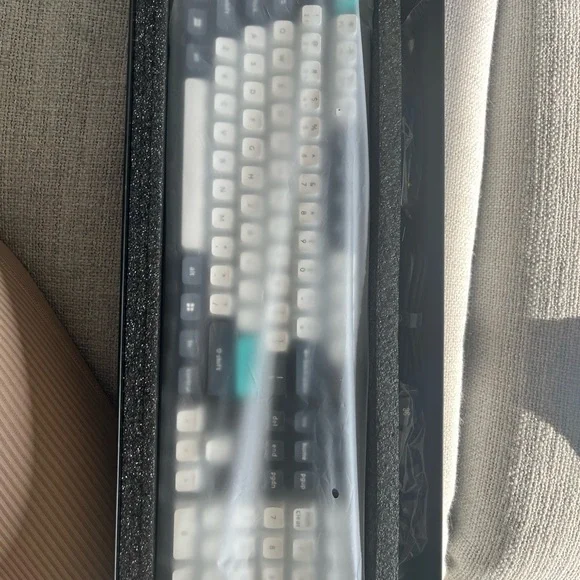 Keychron Q6 Max QMK/VIA Wireless Custom Mechanical Keyboard BRAND NEW - Picture 4 of 5